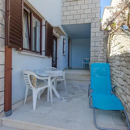 Gogi - 130 M From Sea Apartment *